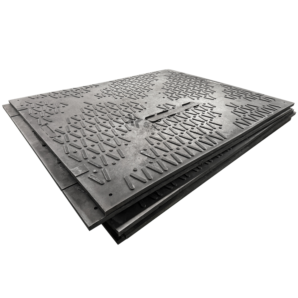 Compression-resistant and corrosion-resistant polyethylene ground protection mat for soft roads