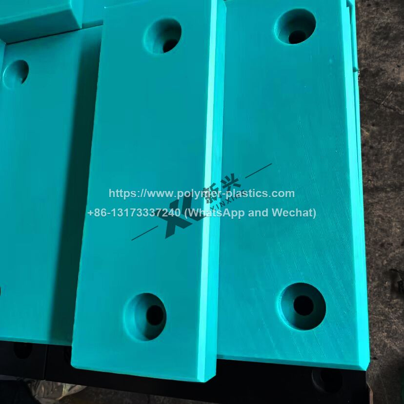 Quay concrete wall shockproof rubber fenders with frontal UHMWPE  in very good wear resistance